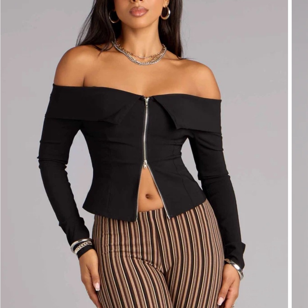 Windsor Black Off-Shoulder Zipper Blouse